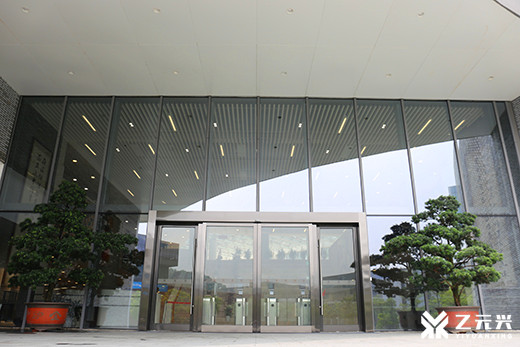 鋼化玻璃好色视频免费观看圖片